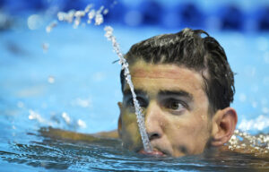 مایکل فلپس شناگر آمریکای که مدعی اول قهرمانی المپیک است در حال تمرین شنای 200 متردر اوماها./ عکاس: مارک جی تریل / AP
