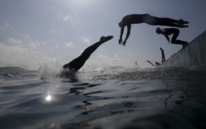 آماده شدن برای ماراتن بین المللی شنا./ عکاس: ریکاردو مورائز / رویترز