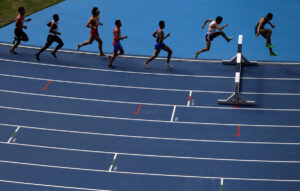 تمرین ورزشکاران دو و میدانی  پرش از مانع مردانه 3000 متر/ عکس : ریکاردو مورائز / رویترز