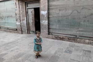 در بیشتر خانه های موجود راسته بازار مهاجرین افغان سکونت دارند
